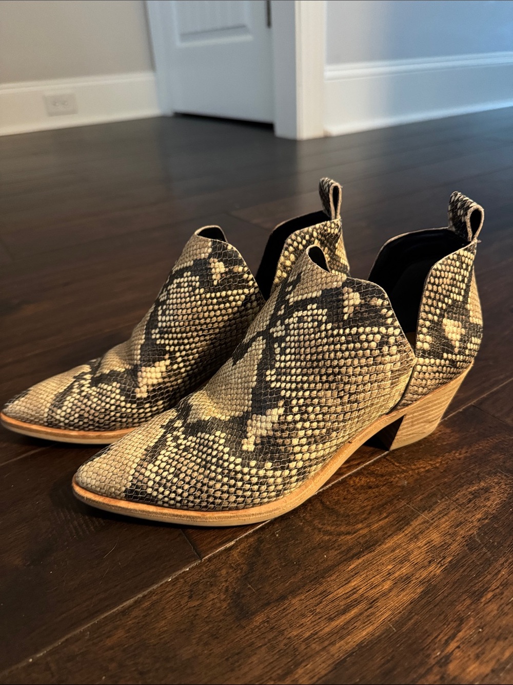 ❤️ Dolce Vita Snake-Print Ankle Booties in Beige and Black